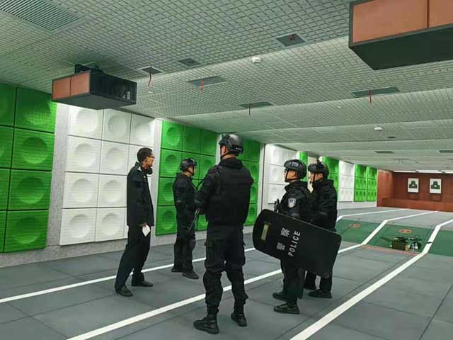 营业性靶场射击场验收/军警专业射击场打靶场验收/公安局枪弹库验收 我国营业性射击场/实弹射击馆/射击俱乐部这个行业都是先建验收合格后批证，公安部文件明确指出要求有资质的第三方机构来验收，公安部正在起草准备发布的营业性射击场安全防范要求行业标准要求：安全防范系统竣工后，应按GB50348的相关规定进行系统检验和验收，并定期复检，复检周期应不超过3年,系统检验应由具备相应检测能力的第三方检测机构实施。第三方检测机构按照《射击场所安全检测表》各项标准来验收，如果验收不合会要求整改，验收合格后会出具一个检测报告。 中国兵工学会军工安防与应急产业中心下属的北京中安华卫技术中心是目前行业内具有射击场靶场验收的第三方检测能力及资质的机构。北京中安华卫技术中心具有《军工安防与应急企业设计制造施工维护能力》一级等级资质，并且是《中国兵工学会发布：T/COS0012018枪械射击馆及半封闭射击场水平评估标准》的起草发布单位，也是《公安部即将发布的营业性射击场安全防范要求行业标准》的送审稿评审单位。北京中安华卫技术中心负责验收的技术人员均具有军工安防与应急从业人员高级工程师职称证书，其中包括部队退役的狙击手、公安部退休的枪弹鉴定专家、部队退休的军品质量检测验收专职人员，都从事过射击场打靶场的设计建设、报靶设备的研发生产、靶场安全防护装修、枪弹弹道轨迹鉴定、枪弹痕迹检验鉴定；并且拥有中国兵工学会轻武器专业委员会委员、公安部枪弹检验鉴定专家、军队轻武器研发生产技术专家若干名。 北京中安华卫技术中心受各地公安局、部队、营业性射击场委托，已经为许多单位新建射击场打靶场进行过验收评审；首先派遣专业工程师先赴委托单位进行实地现场勘查，进行各种数据测量、防弹材料检验、团体行业标准核对、实弹安全测试等；再组织行业专家进行勘验结果评审，由评审专家组出具验收评审报告，并依据靶场射击场评估结果颁发对应的等级证书。为建设单位提供了安全可靠的第三方检验结论，出具了权威的检测报告，有效保证了靶场射击场的安全性，严格的保障了枪弹的安全管理，科学的服务于军警民的各类轻武器射击训练场所。 针对全国各地营业性靶场射击场验收、军警专业射击场打靶场验收、公安局枪弹库验收服务，上门勘验、业内专家评审、出具验收报告、颁发靶场射击场评估级别证书，欢迎来电垂询。  联系方式： 010-56526012 、56526048 、56526050 中国中国兵工学会军工安防与应急产业中心：北京市海淀区车道沟10号院  北京中安华卫技术中心地址：北京市亦庄开发区经海六路一号院尖子班C9独栋